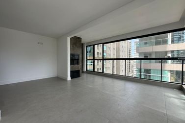 Apartamento &agrave; venda - 177m&sup2; - Meia Praia