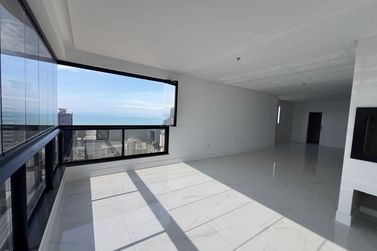 Apartamento &agrave; venda - 206m&sup2; - Meia Praia