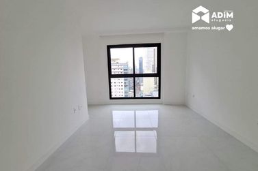 Apartamento para alugar - 135m&sup2; - Meia Praia