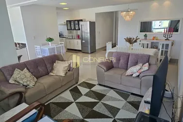 Apartamento &agrave; venda - 130m&sup2; - Meia Praia