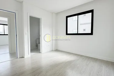 Apartamento &agrave; venda - 130m&sup2; - Meia Praia