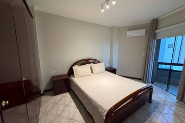 Apartamento &agrave; venda - 137m&sup2; - Meia Praia