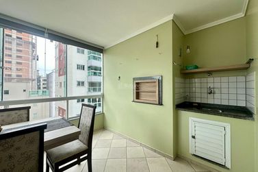 Apartamento &agrave; venda - 107m&sup2; - Meia Praia