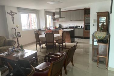 Apartamento &agrave; venda - 303m&sup2; - Meia Praia