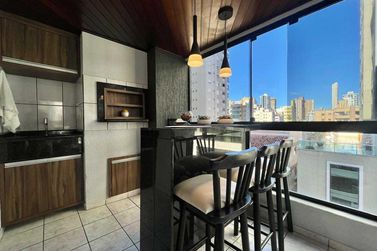 Apartamento &agrave; venda - 140m&sup2; - Meia Praia