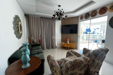 Apartamento &agrave; venda - 128m&sup2; - Meia Praia