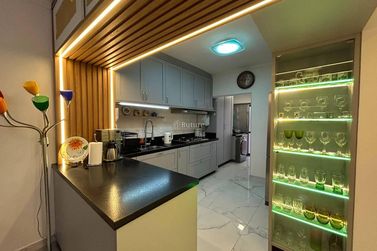 Apartamento &agrave; venda - 147m&sup2; - Meia Praia