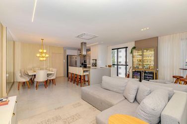 Apartamento &agrave; venda - 136m&sup2; - Pioneiros