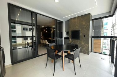 Apartamento &agrave; venda - 135m&sup2; - Meia Praia