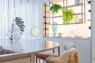 Apartamento &agrave; venda - 135m&sup2; - Meia Praia