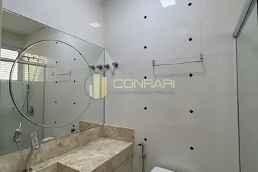Apartamento &agrave; venda - 131m&sup2; - Meia Praia