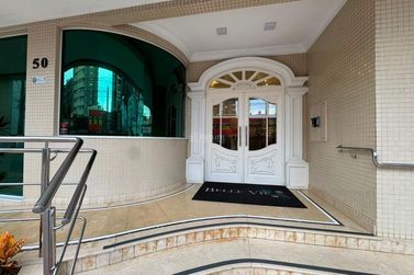 Apartamento &agrave; venda - 180m&sup2; - Meia Praia