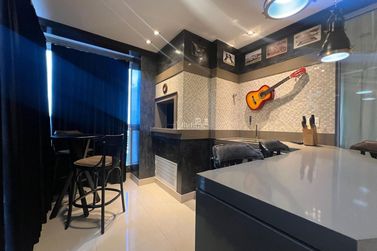 Apartamento &agrave; venda - 185m&sup2; - Meia Praia