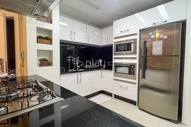 Apartamento &agrave; venda - 165m&sup2; - Centro