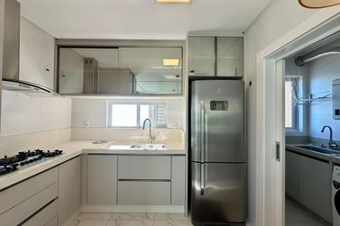 Apartamento &agrave; venda - 137m&sup2; - Meia Praia