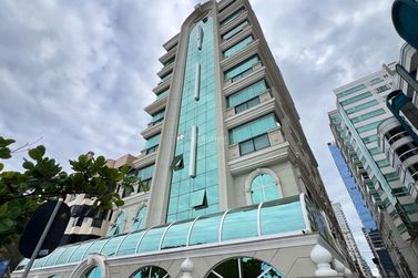 Apartamento &agrave; venda - 168m&sup2; - Meia Praia