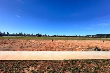 Terreno &agrave; venda - 401m&sup2; - Jardim Dourado