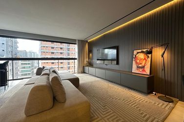 Apartamento &agrave; venda - 128m&sup2; - Meia Praia