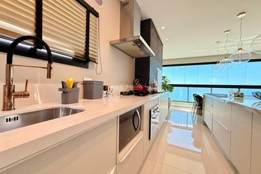 Apartamento &agrave; venda - 187m&sup2; - Meia Praia