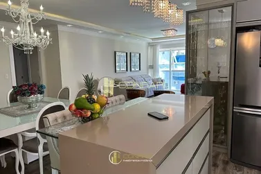 Apartamento &agrave; venda - 213m&sup2; - Meia Praia
