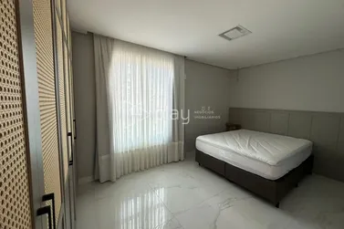 Apartamento &agrave; venda - 202m&sup2; - Meia Praia