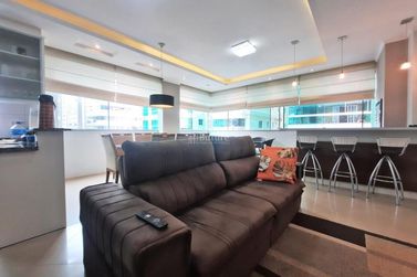 Apartamento &agrave; venda - 132m&sup2; - Meia Praia