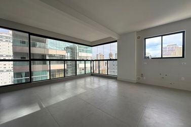 Apartamento &agrave; venda - 177m&sup2; - Meia Praia