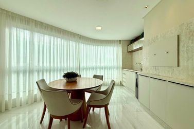 Apartamento &agrave; venda - 180m&sup2; - Meia Praia