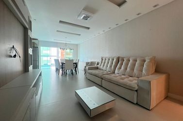 Apartamento &agrave; venda - 141m&sup2; - Meia Praia