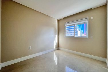 Apartamento &agrave; venda - 156m&sup2; - Meia Praia