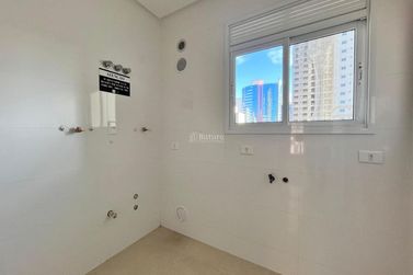 Apartamento &agrave; venda - 156m&sup2; - Meia Praia