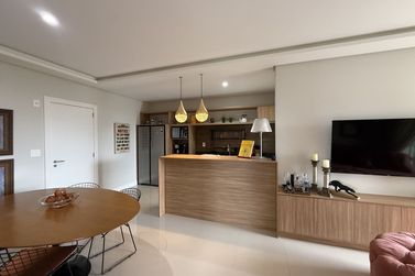 Apartamento &agrave; venda - 98000m&sup2; - Meia Praia