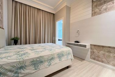 Apartamento &agrave; venda - 168m&sup2; - Meia Praia
