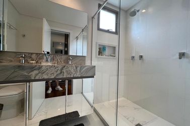 Apartamento &agrave; venda - 198m&sup2; - Meia Praia