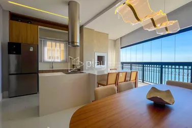 Apartamento &agrave; venda - 140m&sup2; - Meia Praia