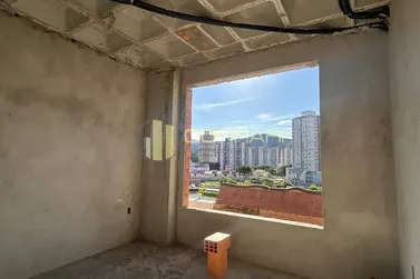 Apartamento &agrave; venda - 145m&sup2; - CENTRO