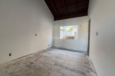 Casa &agrave; venda - 200m&sup2; - Canto da Praia