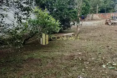 Ch&aacute;cara &agrave; venda - 130m&sup2; - Moura