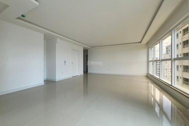 Apartamento &agrave; venda - 180m&sup2; - Meia Praia