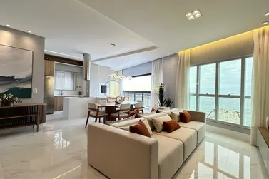 Apartamento &agrave; venda - 136m&sup2; - Meia Praia