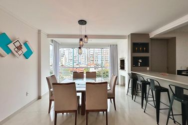 Apartamento &agrave; venda - 110m&sup2; - Meia Praia