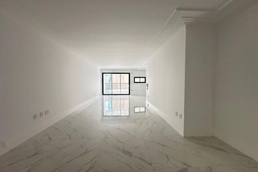 Apartamento &agrave; venda - 185m&sup2; - Meia Praia