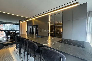 Apartamento &agrave; venda - 128m&sup2; - Meia Praia