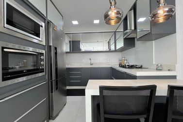 Apartamento &agrave; venda - 107m&sup2; - Meia Praia