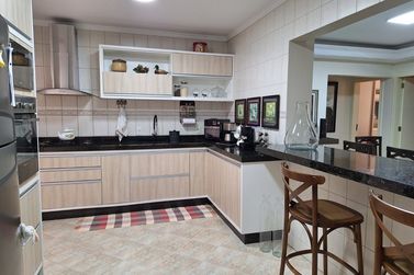 Apartamento &agrave; venda - 214m&sup2; - Meia Praia