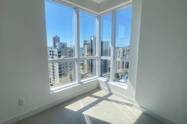 Apartamento &agrave; venda - Meia Praia