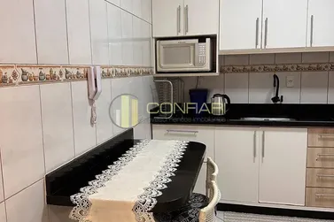 Apartamento para alugar - 98m&sup2; - meia praia