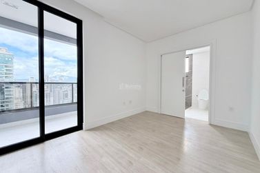 Apartamento &agrave; venda - 206m&sup2; - Meia Praia