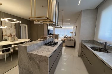 Apartamento &agrave; venda - 206m&sup2; - Meia Praia