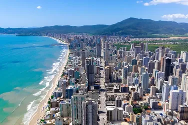 Apartamento &agrave; venda - 95m&sup2; - Meia Praia